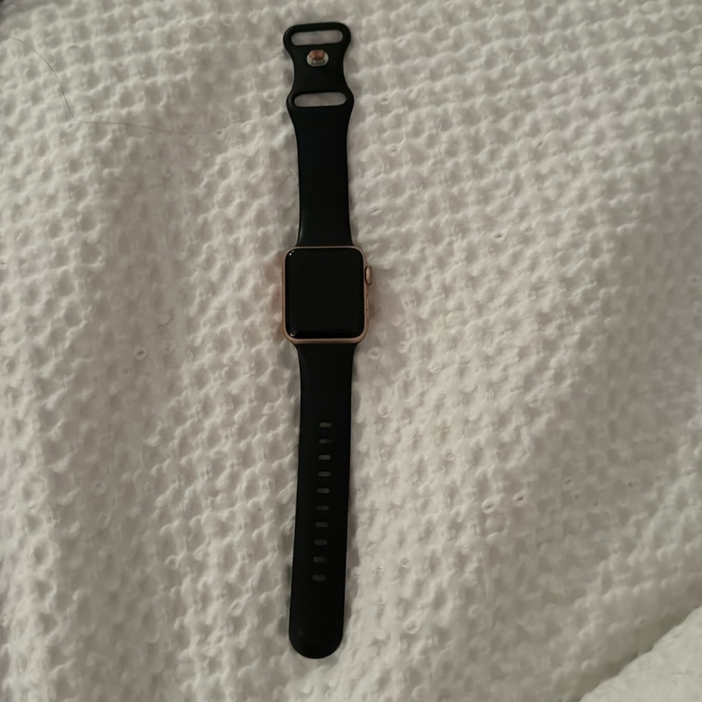 Apple Watch Series 3 rose gold + black band